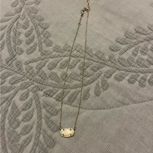 Elisa Pendant Necklace in Ivory Pearl